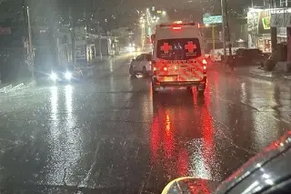 Imagen Pierde el control y choca en Rafael Cuervo, durante aguacero de anoche