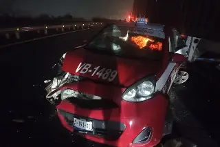 Imagen Queda destrozado taxi tras carambola en autopista Veracruz - Cardel