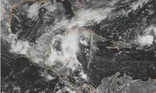 Imagen Disturbio 95L a punto de ser Ciclón Tropical; genera lluvias intensas: NOAA