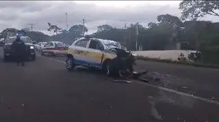 Imagen Taxista resulta prensado tras carambola en carretera de Veracruz