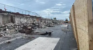 Imagen Terminó la demolición de los locales del mercadito de artesanías del malecón de Veracruz