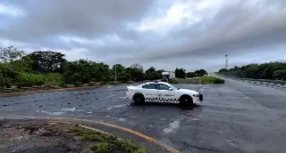 Por desbordamiento de río, continúa reducción de carriles en autopista de Veracruz