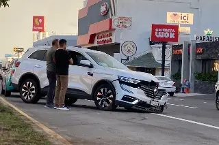 Imagen Fuerte accidente en el bulevar Adolfo Ruiz Cortines, Boca del Río 