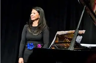 Imagen La música nos hace mejores seres humanos, afirma Irma Enríquez, pianista mexicana en Australia