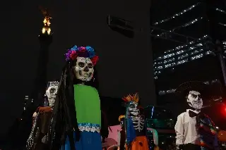 Imagen Mega procesión de catrinas y catrines previo al Día de Muertos en CDMX