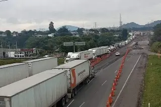 Imagen Cuitláhuac García anuncia cuándo quedaría libre vialidad en autopista Ciudad Mendoza-Puebla 