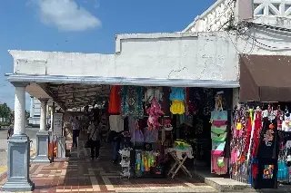 Imagen ¿Por qué algunos locales del mercado de artesanías en Veracruz no fueron derrumbados?