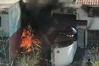 Imagen Arde vivienda en Geo Pinos, Veracruz