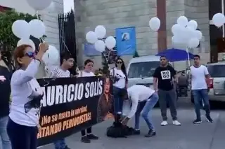 Imagen Madre de periodista asesinado arremete contra alcalde de Uruapan