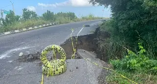 Imagen Tremendo deslave en el distribuidor vial de la Cabeza Olmeca, en Veracruz