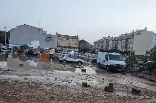 Imagen Cuando lanzaron la primera alerta, el agua ya había cubierto los coches: Samuel afectado por DANA en España