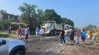 Imagen Bloquean carretera Veracruz - Xalapa a la altura de Vargas