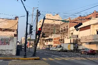 Imagen Por cables tirados cierran calle cerca del Malecón de Veracruz