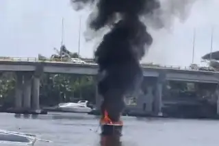 Imagen Se incendia yate en la marina ‘El Dorado’, en la Riviera Veracruzana (+Video)