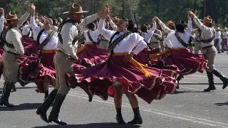 Imagen Realizan ensayo del desfile por el 114 aniversario de la Revolución Mexicana