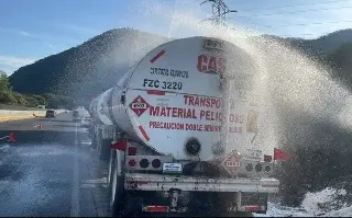 Imagen Tráiler registra sobrecalentamiento de balatas cuando circulaba en la Puebla-Orizaba