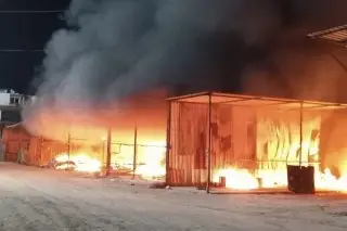 Imagen Se incendian 7 locales comerciales al sur de Veracruz 