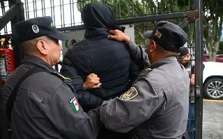 Sujeto interrumpe comparecencia y agrede a reportera en el Congreso de Veracruz