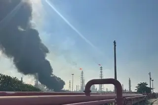 Imagen Sin lesionados, incendio en refinería de Pemex en Minatitlán: PC de Veracruz