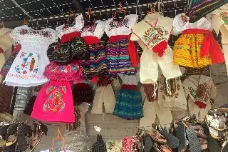 Imagen En mercados de Veracruz ya hay trajes de “inditos” para niños