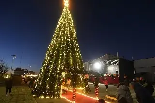 Imagen Este árbol de Navidad derribará la frontera entre dos países