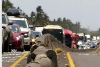 Imagen Cierre en ambos sentidos en este puente de Veracruz 