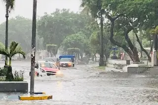 Imagen Evalúan colector por el parque Zamora en el centro de Veracruz