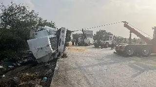 Imagen Fuerte accidente en el kilómetro 13 y medio de Veracruz 