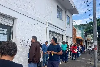 Imagen Sin importar lluvia, ciudadanos acudieron a tramitar su licencia de conducir en Veracruz