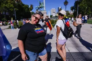 Imagen Cientos de venezolanos van a Plaza de Mayo de Buenos Aires para apoyar a González Urrutia