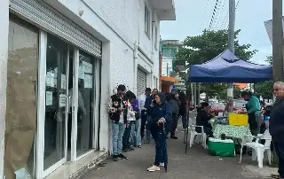 Imagen Continúan largas filas en los módulos de licencia en Veracruz 