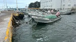 Imagen Pescadores vigilan sus embarcaciones por las condiciones climatológicas 