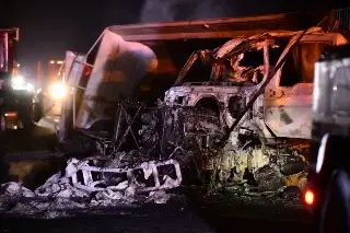 Imagen Choque entre 2 tráileres provoca fuerte incendio en autopista Xalapa-Perote 