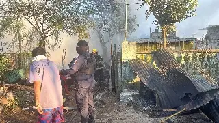 Imagen Fuerte incendio consume casa en colonia del puerto de Veracruz 