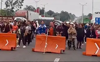 Imagen Integrantes de 400 pueblos bloquearon autopista Gutiérrez Zamora-Tihuatlán 