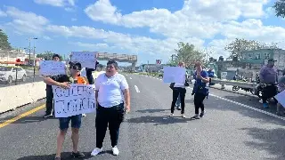 Imagen Bloqueo intermitente en la Veracruz-Cardel por familiares de lesionados en choque