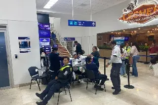 Imagen Colocan módulo de vacunación en aeropuerto de Veracruz 