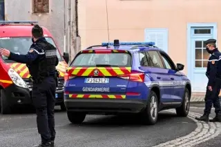 Imagen Armado con 2 sables deja lesionados en las afueras de París