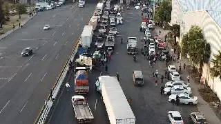 Imagen Transportistas inician bloqueo en la México-Querétaro