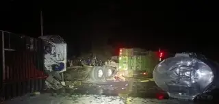 Imagen Fuerte accidente en Perote deja dos fallecidos y cierre de vialidad en esta zona