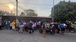 Imagen Padres de familia de la escuela Juan Malpica Silva mantiene tomada la escuela por falta de maestros