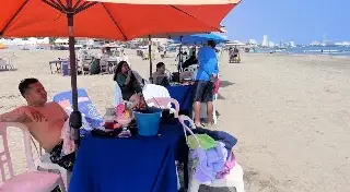 Imagen Turistas aprovechan el clima soleado para visitar playas de Boca del Río 