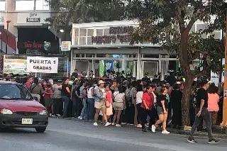 Imagen ¡Una locura! Fans realizan largas filas previo a concierto de Chayanne en Veracruz 