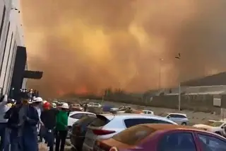 Imagen Fuerte incendio afecta al menos dos empresas en NL (+Video)