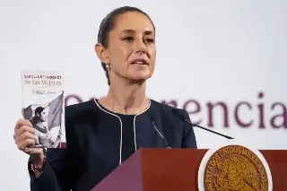 Imagen Sheinbaum presenta cartilla con 15 derechos a las mujeres