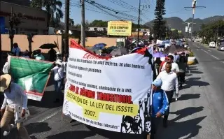 Imagen Maestros de las Altas Montañas marchan contra reforma a la Ley del ISSSTE