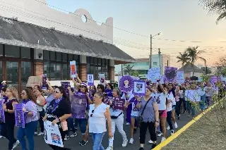 Imagen Marchan mujeres en Boca del Río; piden alto a feminicidios 