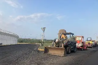 Imagen Tome precauciones, hay cierre vial en distribuidor vial de Cabeza Olmeca en Veracruz