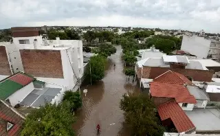 Imagen Decreta gobierno 3 días de duelo por víctimas de inundaciones en Argentina