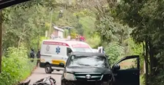 Imagen Deja un muerto choque frontal de camioneta y moto en Mariano Escobedo, Veracruz 